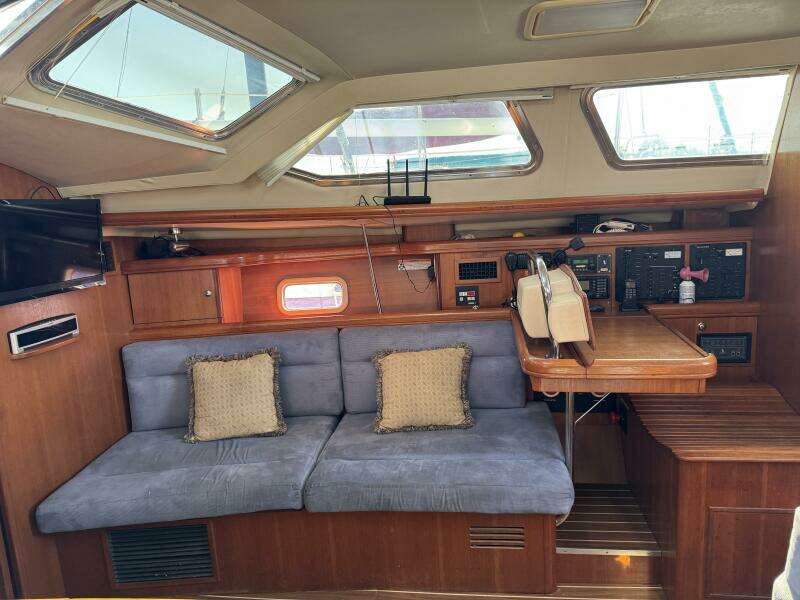 2007 Hunter Deck Salon