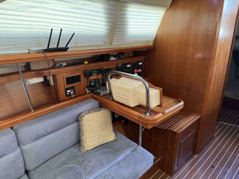 2007 Hunter Deck Salon