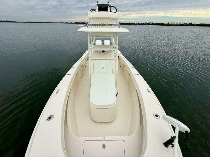 2019 Young Boats 27 - Foredeck