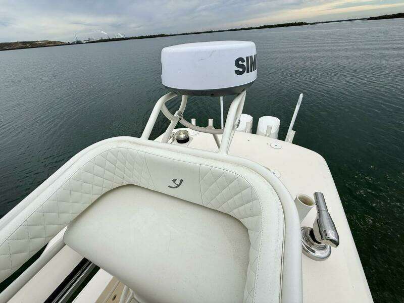 2019 Young Boats 27 - Foredeck Seating 