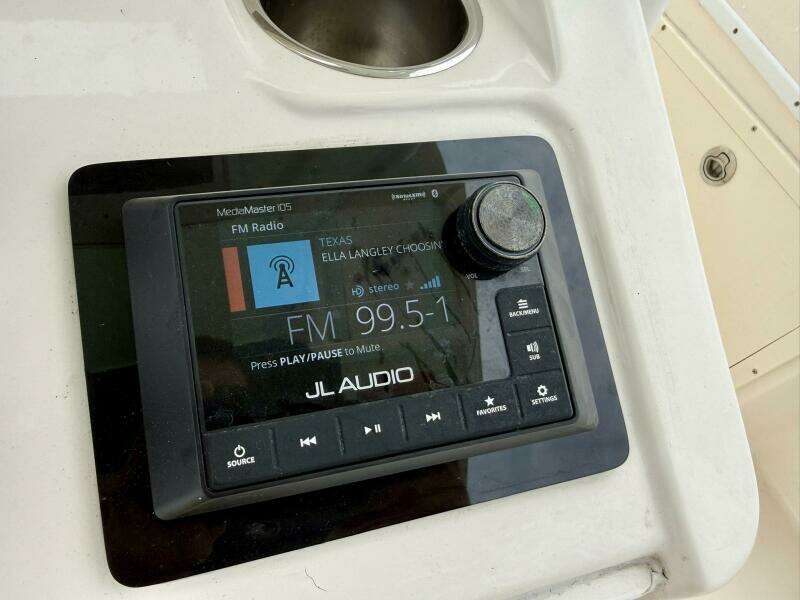 2019 Young Boats 27 - Helm/Electronics 