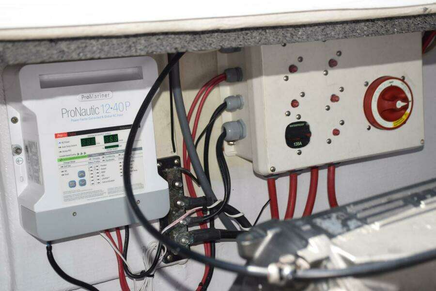 Outboard Port Motor, Smart Charger, Shut Off Switch, Circuit Breakers