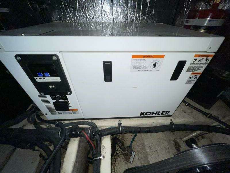 2013 Rinker 310 Express Cruiser