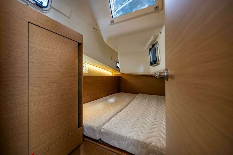 2022 Jeanneau Sun Odyssey 410