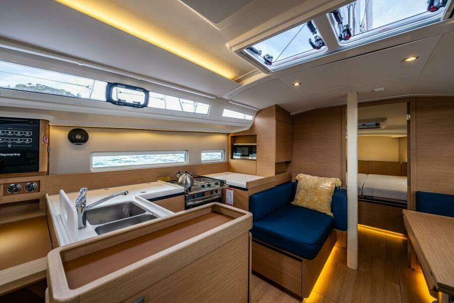 2022 Jeanneau Sun Odyssey 410