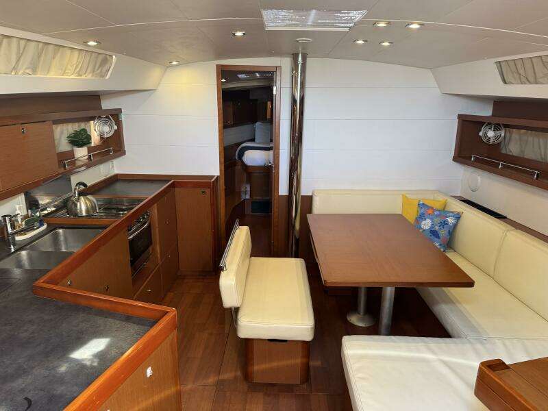 2016 Beneteau Oceanis 45