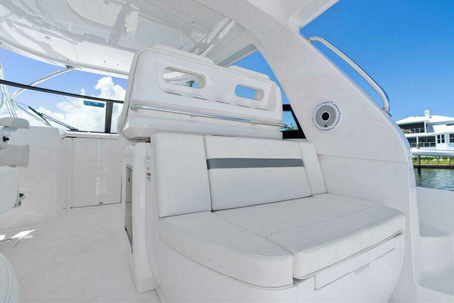 2022 Intrepid 438 Evolution