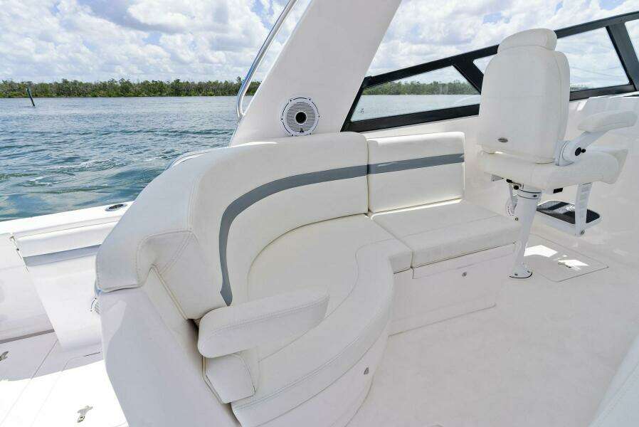 2022 Intrepid 438 Evolution