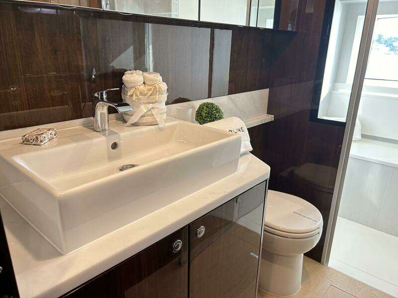 2024 Fairline Squadron 68