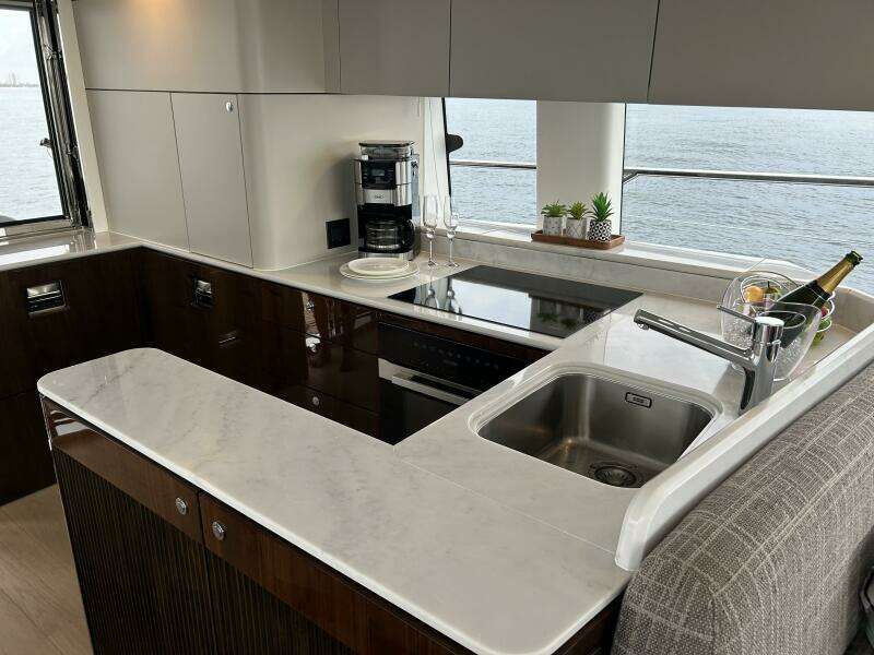 2024 Fairline Squadron 68