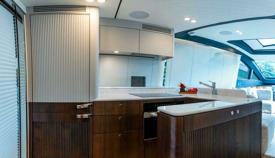 2023 Fairline Phantom 65