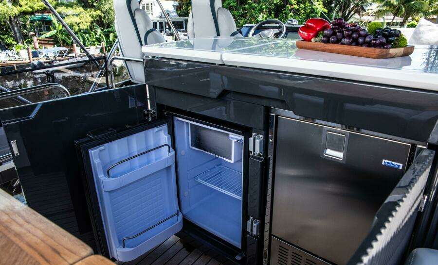 2023 Fairline Phantom 65