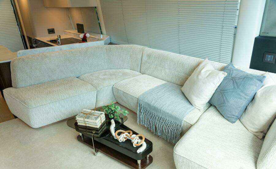 2023 Fairline Phantom 65