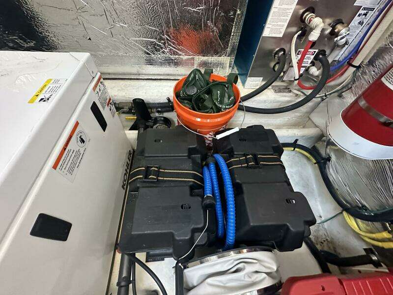 2017 Cruisers Yachts 390 Express Coupe