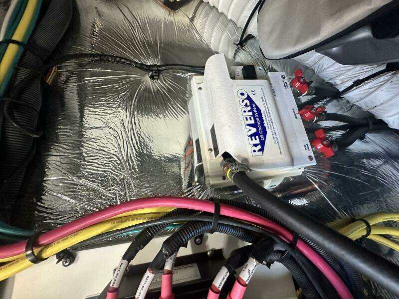 2017 Cruisers Yachts 390 Express Coupe