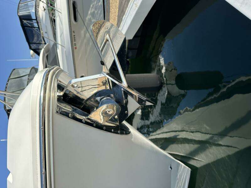 2017 Cruisers Yachts 390 Express Coupe