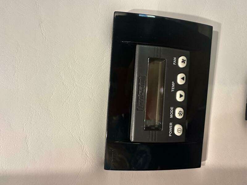 2017 Cruisers Yachts 390 Express Coupe