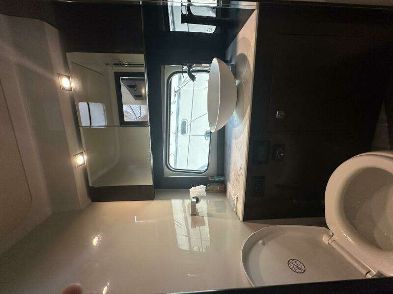 2017 Cruisers Yachts 390 Express Coupe