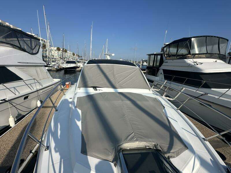 2017 Cruisers Yachts 390 Express Coupe