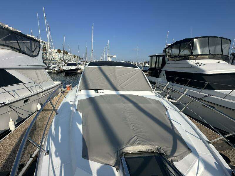 2017 Cruisers Yachts 390 Express Coupe