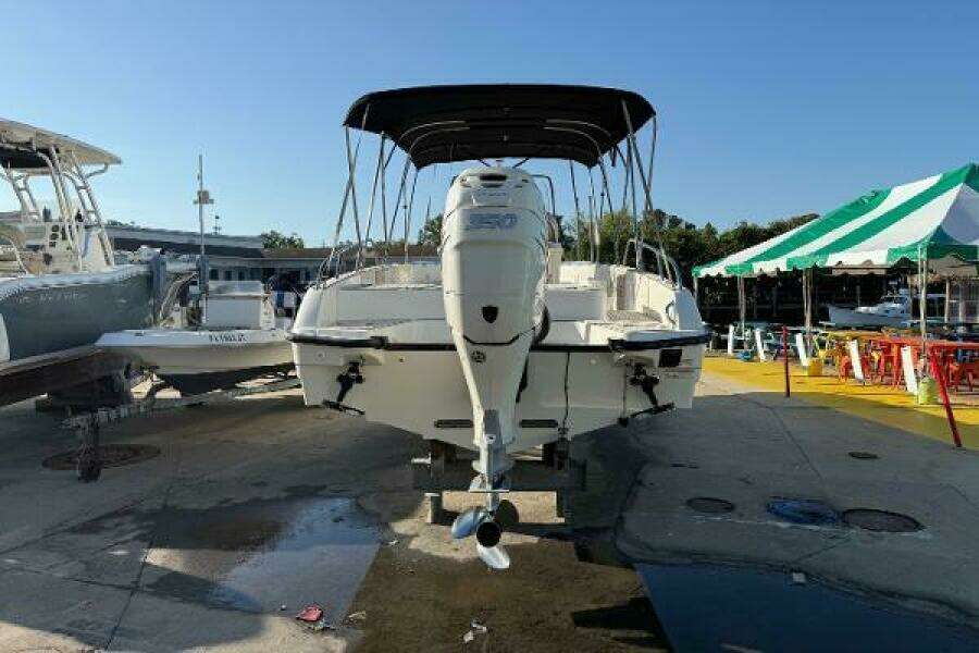 2017 Boston Whaler 270 Dauntless