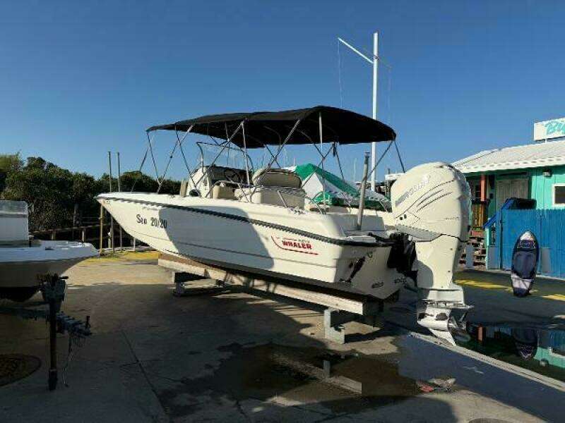 2017 Boston Whaler 270 Dauntless