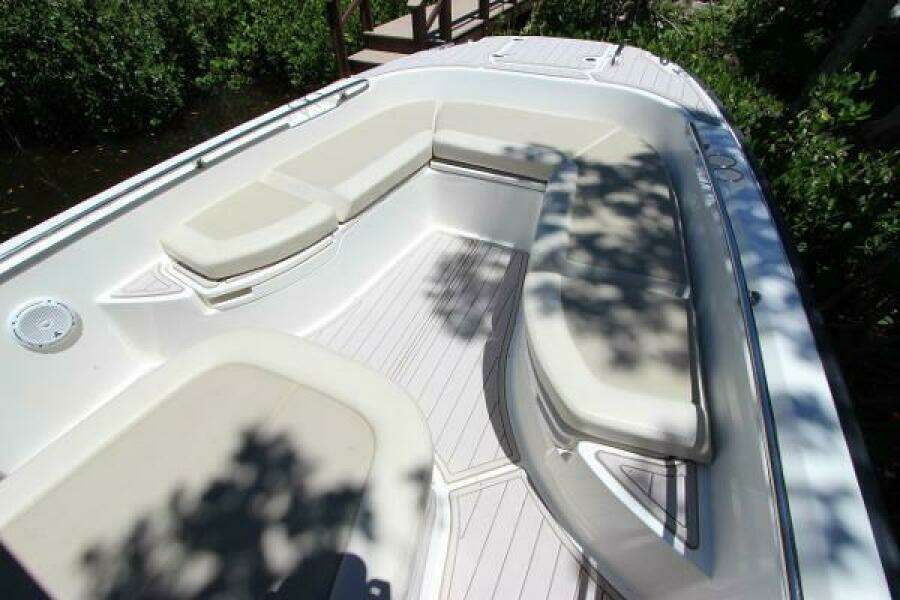 2017 Boston Whaler 270 Dauntless