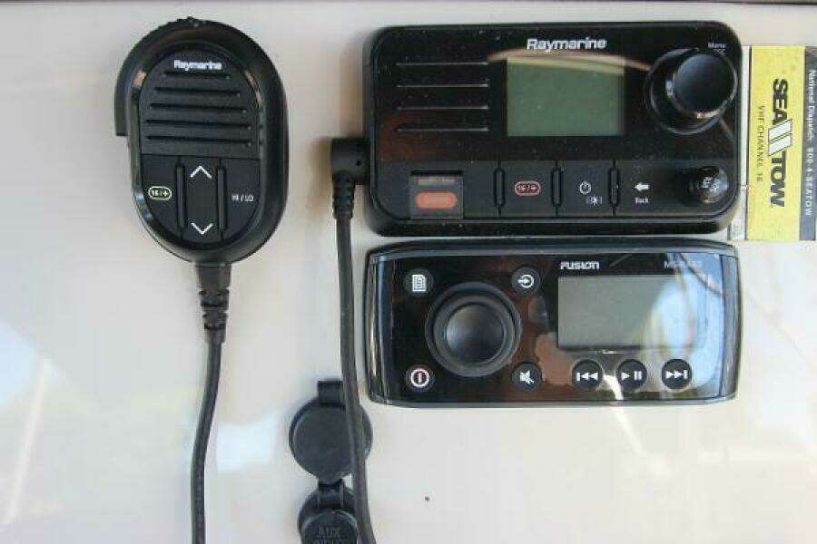 2017 Boston Whaler 270 Dauntless