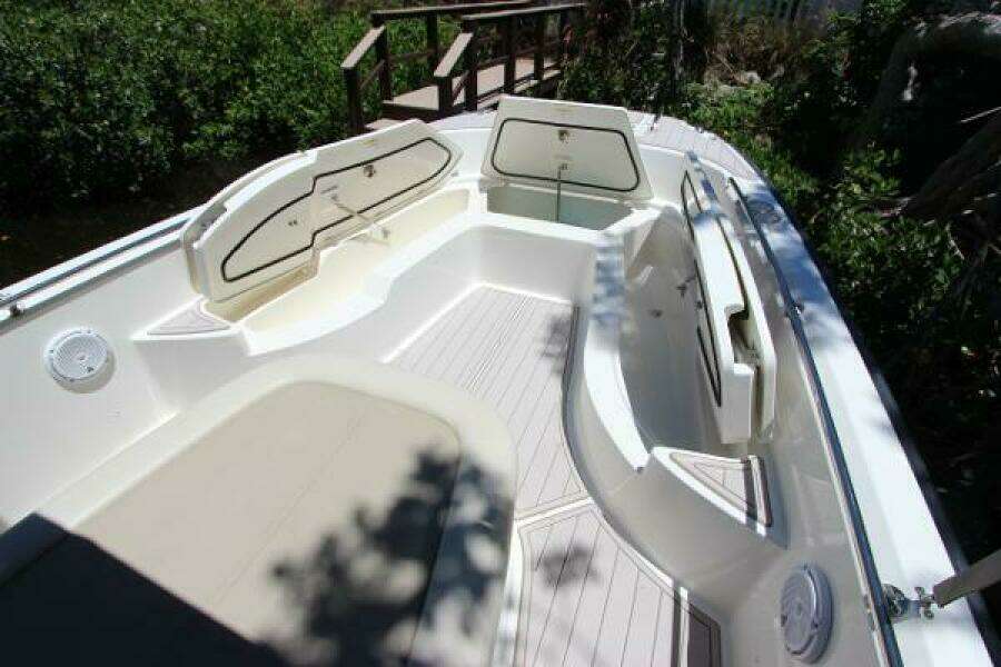 2017 Boston Whaler 270 Dauntless