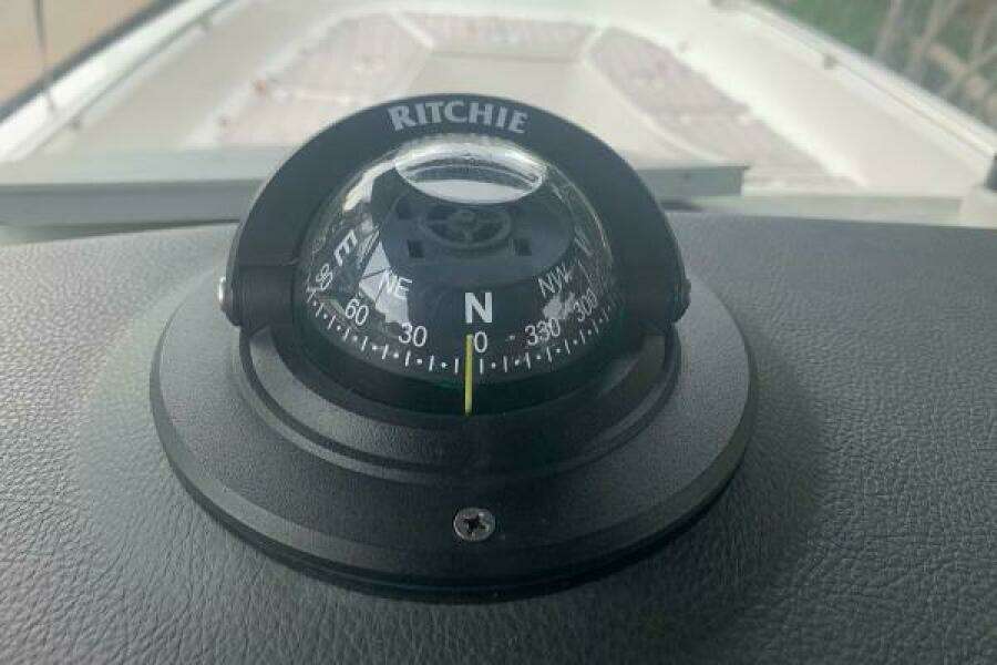 2017 Boston Whaler 270 Dauntless