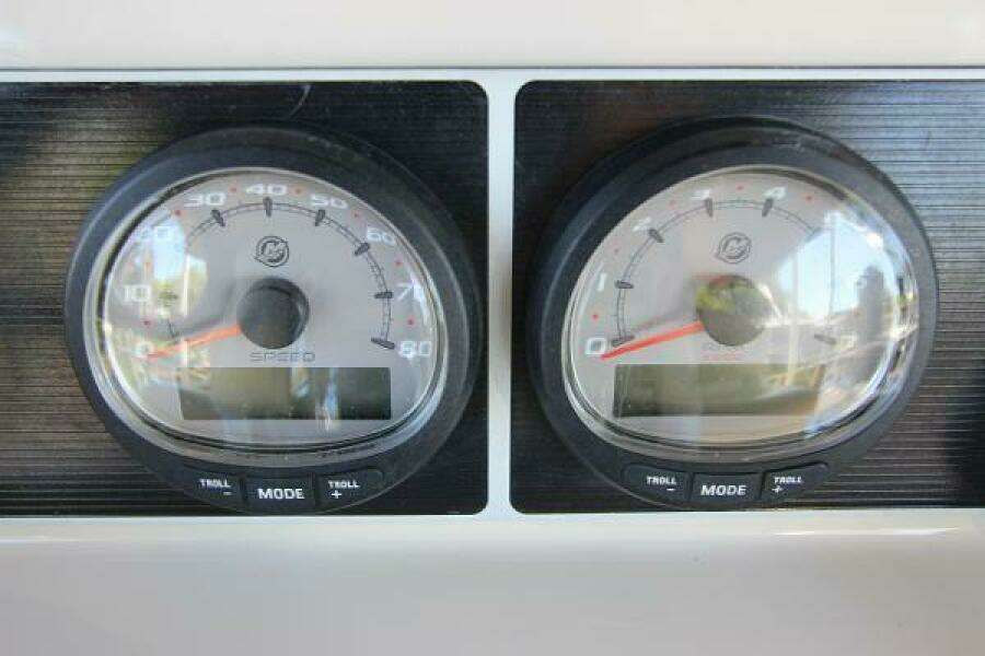 2017 Boston Whaler 270 Dauntless