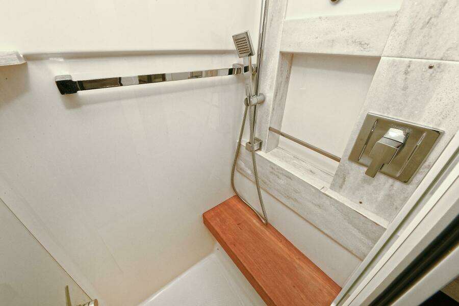 2015 Tiara Yachts C44 Coupe