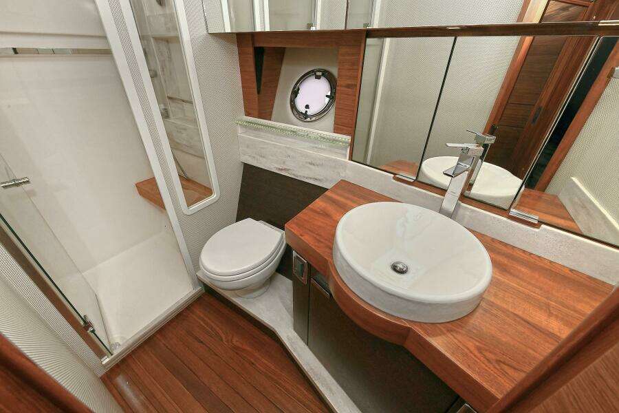 2015 Tiara Yachts C44 Coupe