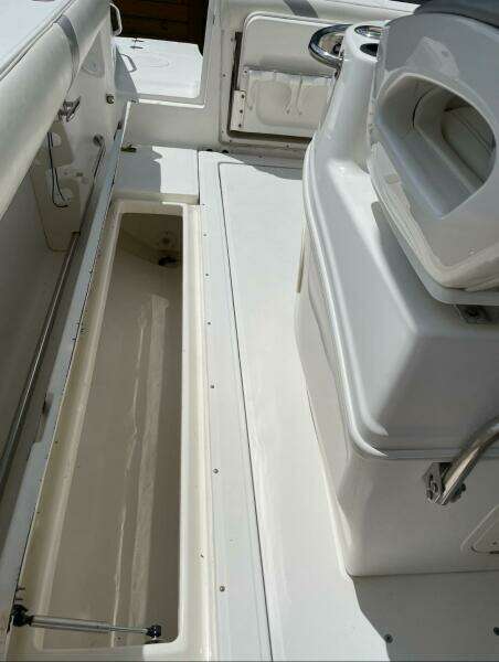 2005 Boston Whaler 320 Outrage