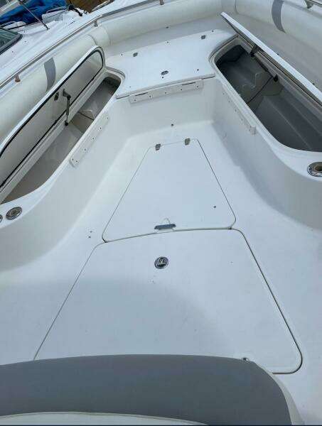 2005 Boston Whaler 320 Outrage
