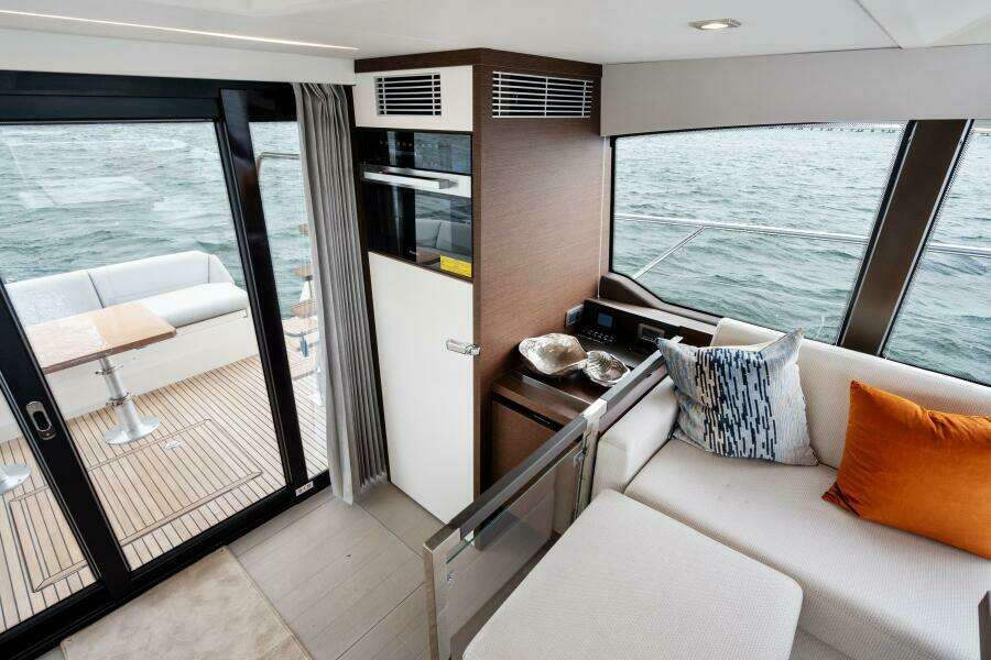2024 46 Prestige Flybridge -Galley