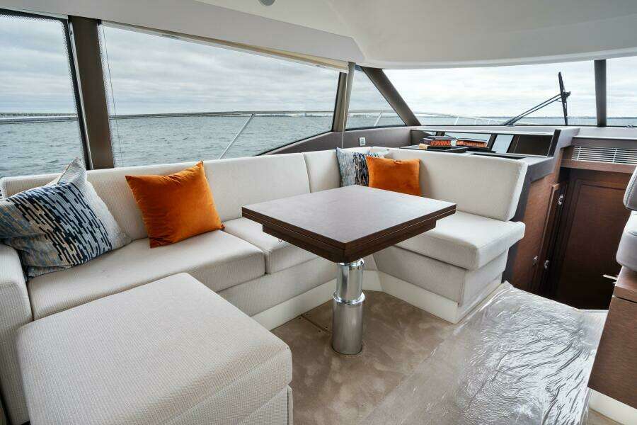 2024 46 Prestige Flybridge -Dinette