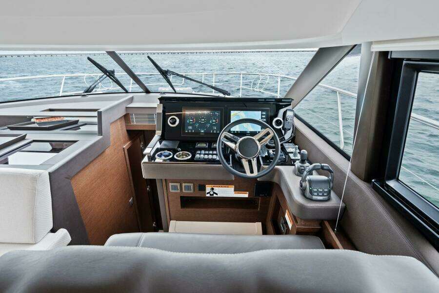 2024 46 Prestige Flybridge -Lower Helm