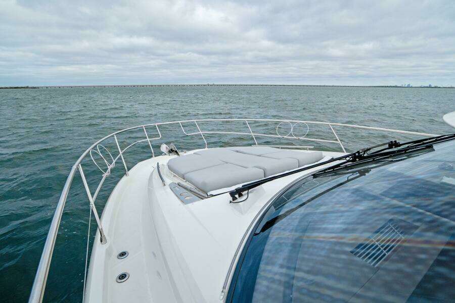 2024 46 Prestige Flybridge -Foredeck