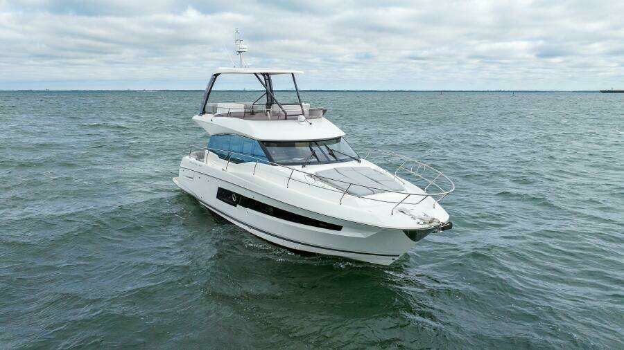 2024 46 Prestige Flybridge - Profile