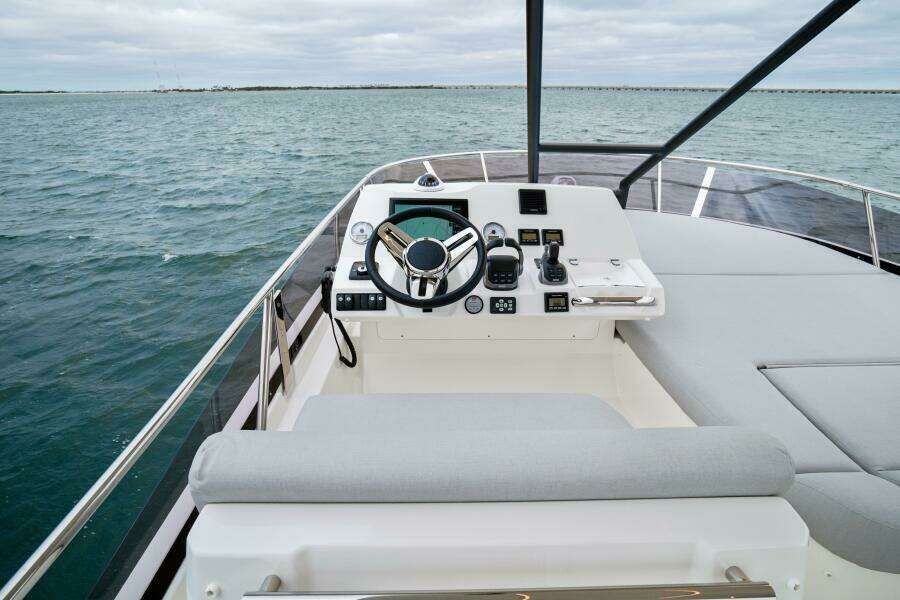 2024 46 Prestige Flybridge -Flybridge