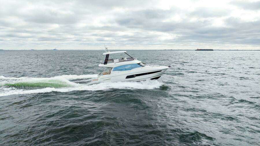 2024 46 Prestige Flybridge -Running Profile