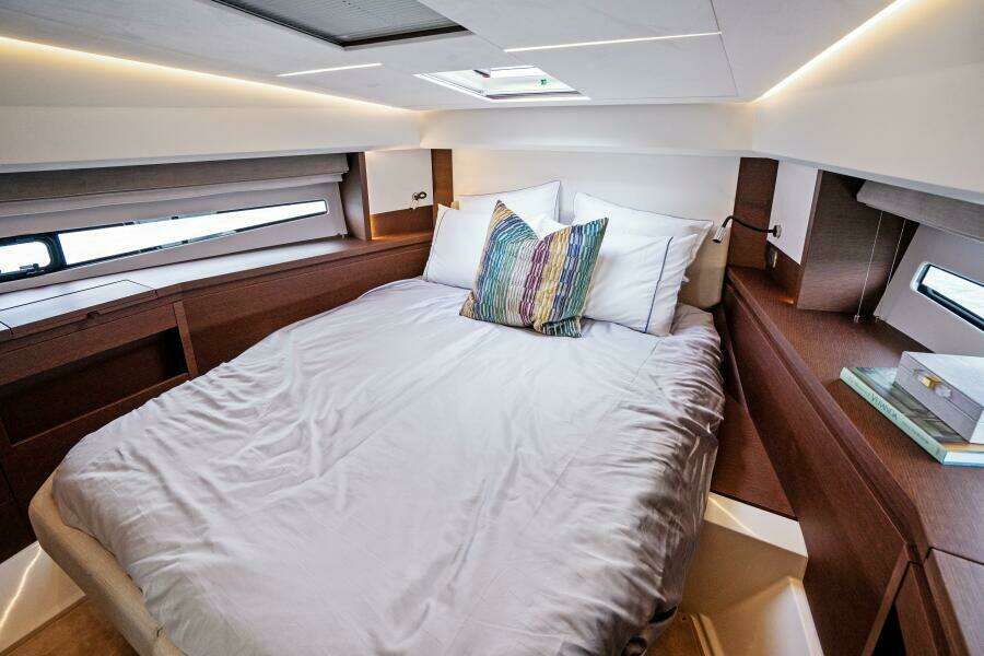 2024 46 Prestige Flybridge -VIP Stateroom