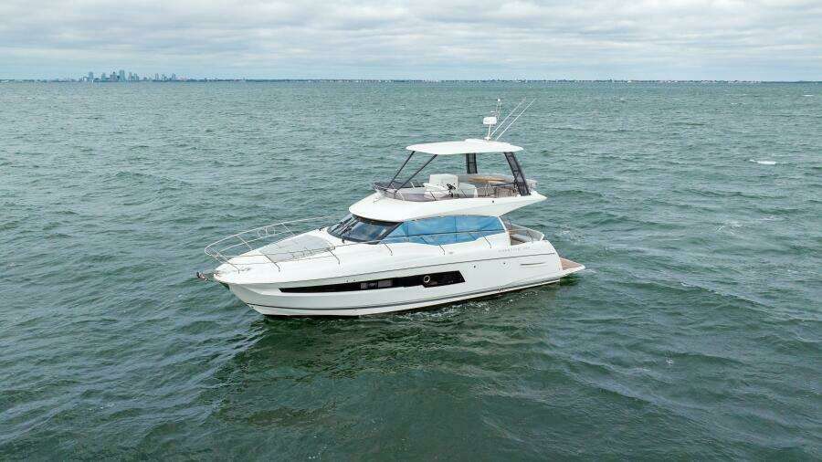 2024 46 Prestige Flybridge -Profile