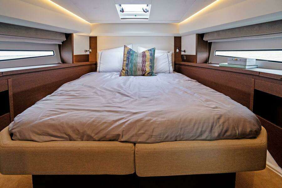 2024 46 Prestige Flybridge -VIP Stateroom