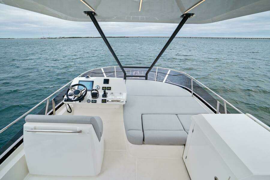 2024 46 Prestige Flybridge -Flybridge