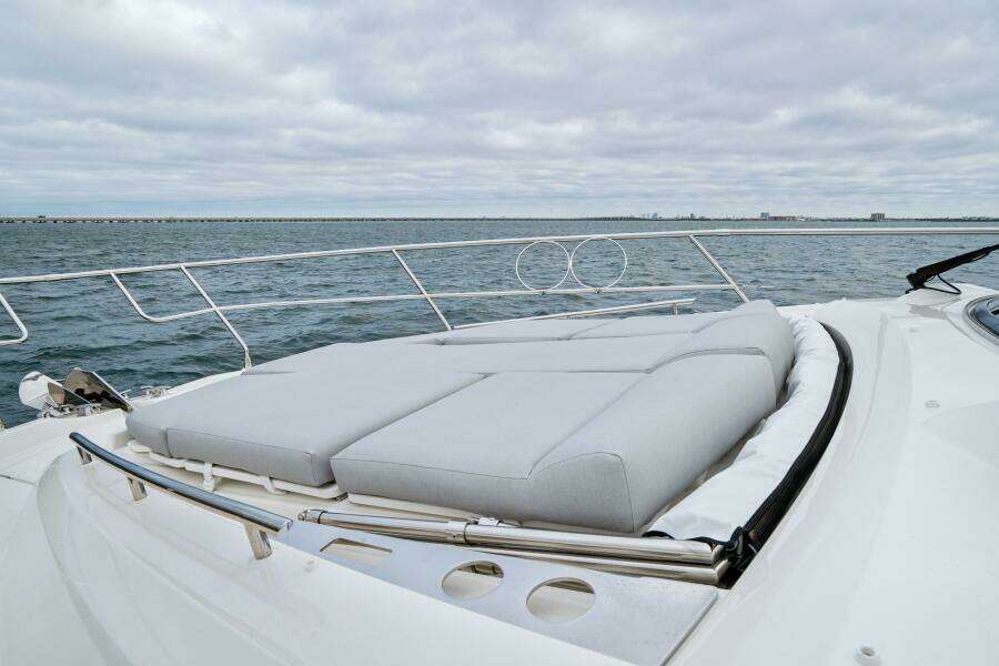 2024 46 Prestige Flybridge -Foredeck Sun Lounger