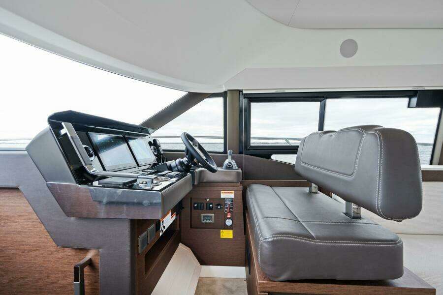 2024 46 Prestige Flybridge -Lower Helm