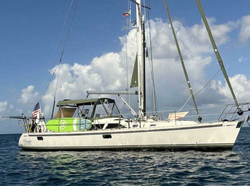 2021 Hylas 46