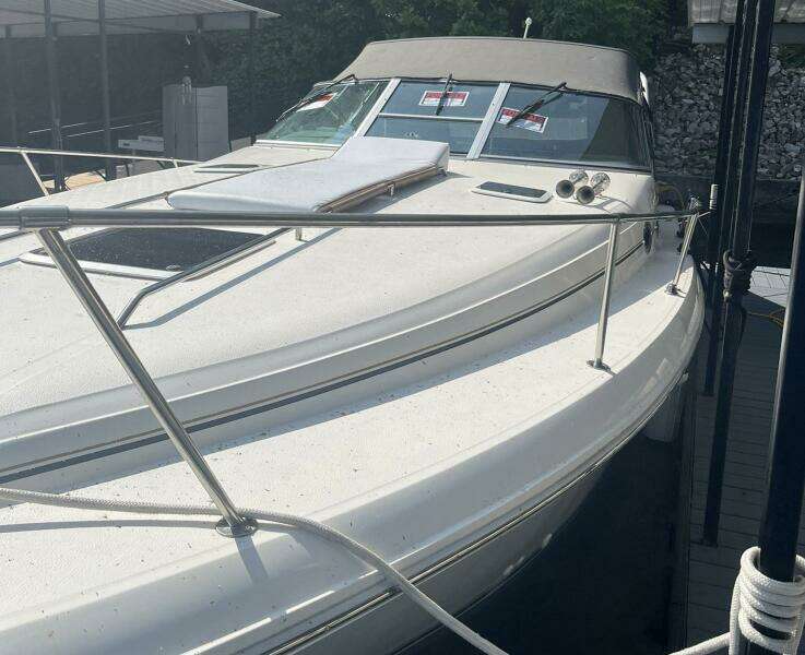 1994 Sea Ray 330 Express Cruiser